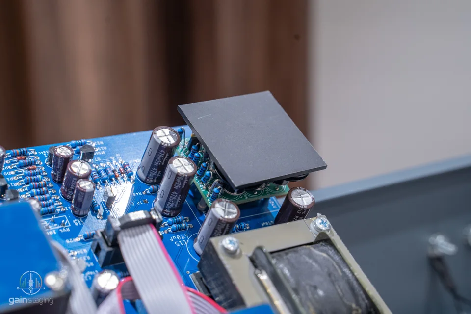 Output-stage thermal plate